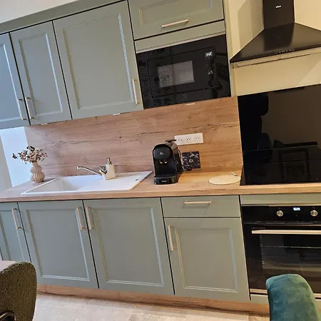 Château De La Follie - Le Bourgot Hébergement de vacances *