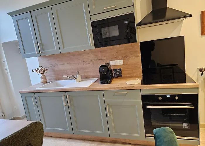 Château De La Follie - Le Bourgot Hébergement de vacances *